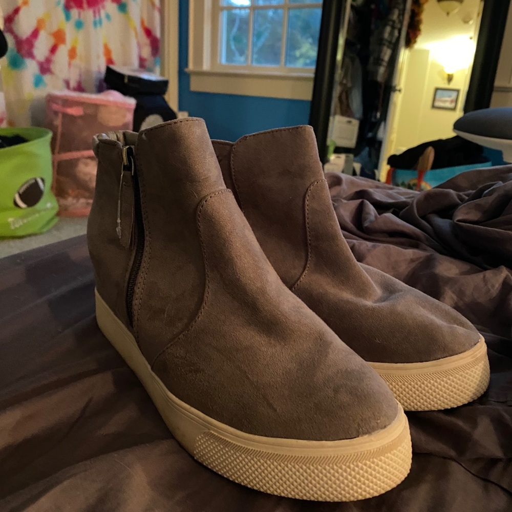 Gray wedge sneaker!